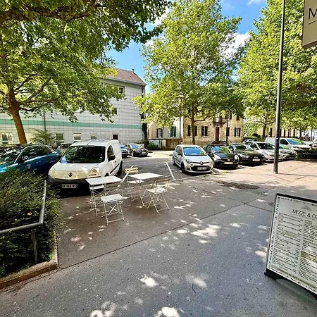 A Avec Balcon, Garage, Proche Centre Historique Et - Fr-1-432-49